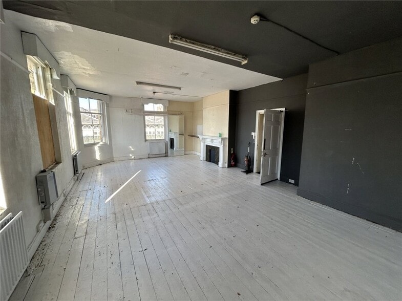 3-5 Bakehouse Hl, Darlington for sale - Interior Photo - Image 3 of 6