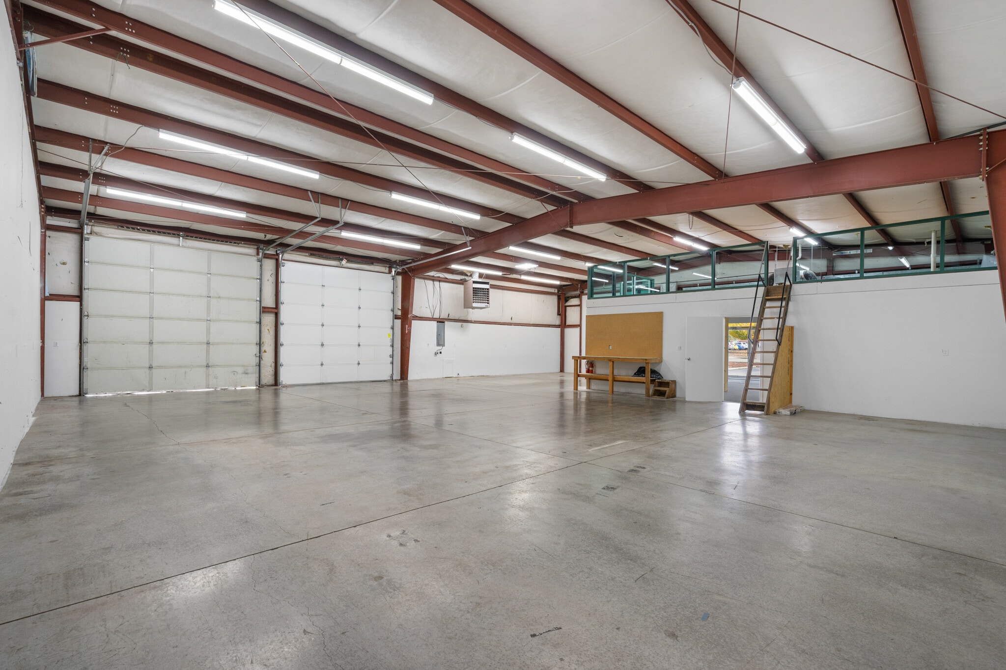 999 N 1st St, Silverton, OR for sale Interior Photo- Image 1 of 1