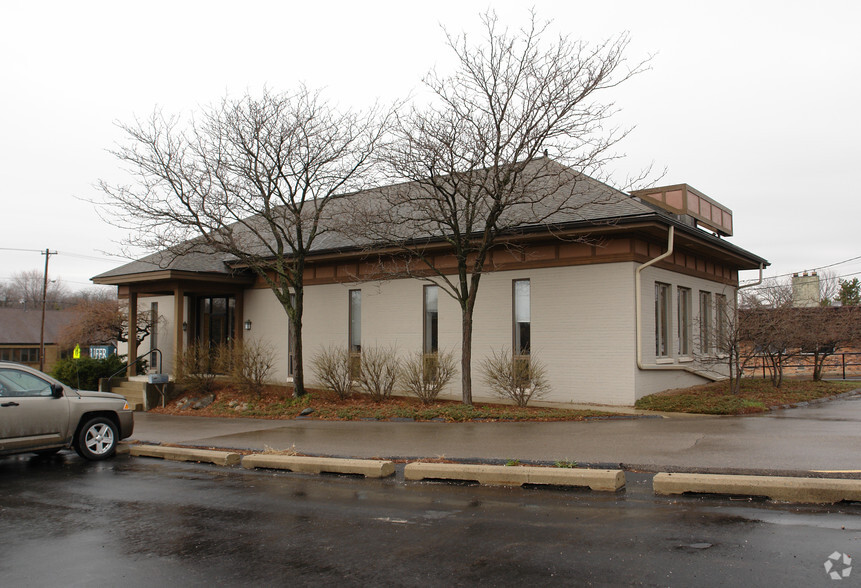 2349 E Stadium Blvd, Ann Arbor, MI for lease - Primary Photo - Image 1 of 15