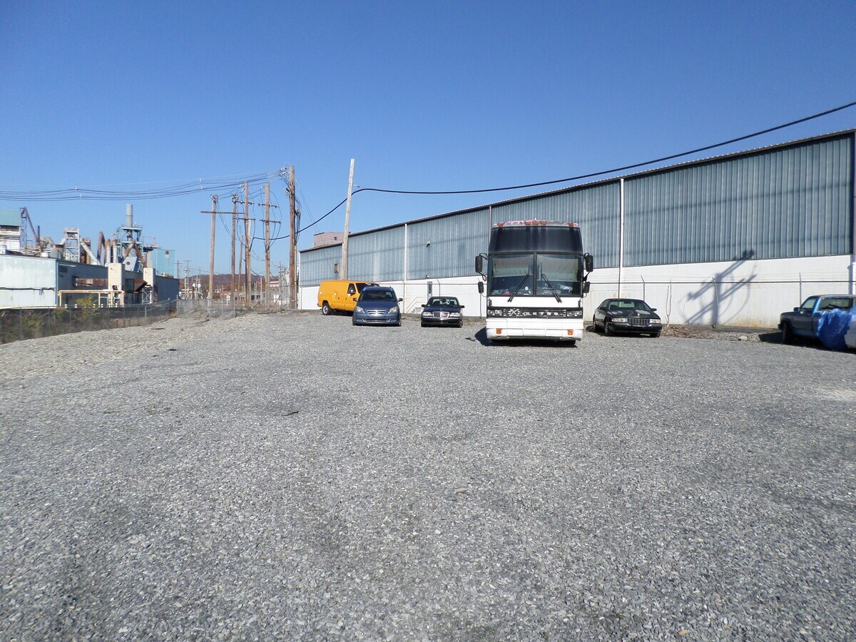 251 Spring Valley Rd, Reading, PA 19605