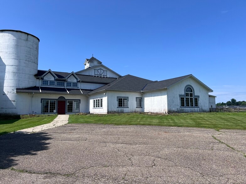 8261 Diagonal Rd, Streetsboro, OH for lease - Building Photo - Image 1 of 8