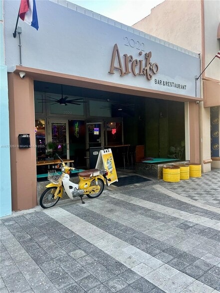 2022 Hollywood Blvd, Hollywood, FL for sale - Building Photo - Image 1 of 8