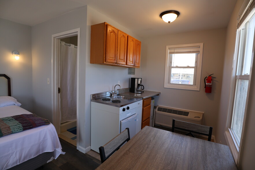 600 E Central Ave, Seaside Heights, NJ for sale - Interior Photo - Image 2 of 11