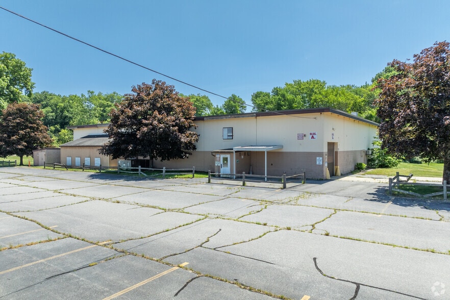 39 Wauregan Rd, Killingly, CT for sale - Primary Photo - Image 1 of 4