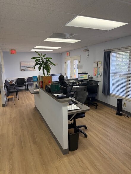 11906 Darnestown Rd, Gaithersburg, MD for lease - Building Photo - Image 3 of 9