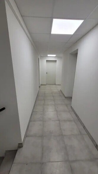 Office in Solliès-Pont for lease - Building Photo - Image 2 of 3