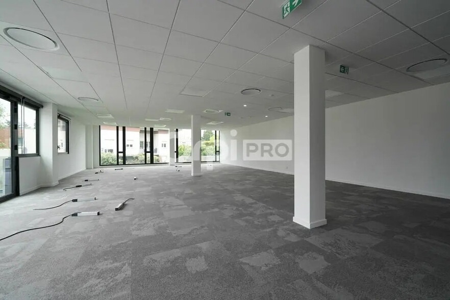 Office in Limonest for lease - Building Photo - Image 1 of 10