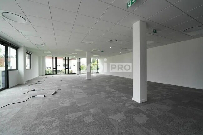 Location Bureaux 143 m² à 829 m²