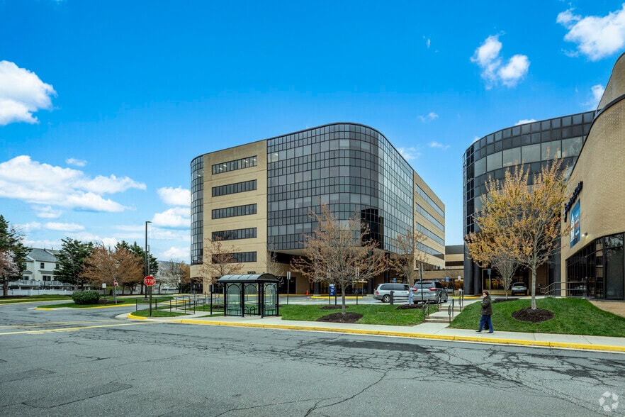 1850 Town Center Dr, Reston, VA for lease - Building Photo - Image 2 of 48