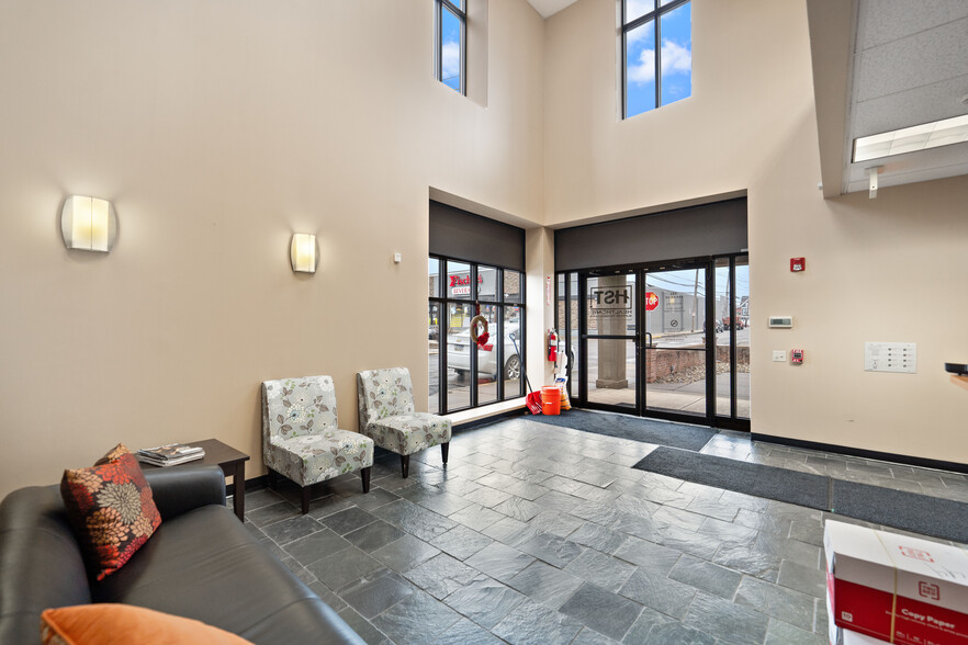 315 9th Ave, New Brighton, PA for sale - Lobby - Image 2 of 59