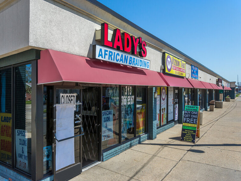 2401-2435 E 7 Mile Rd, Detroit, MI for lease - Building Photo - Image 1 of 4