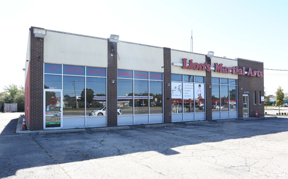 2335 75th St, Woodridge, IL 60517