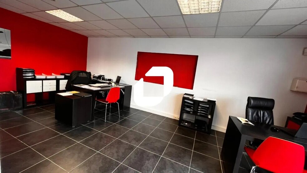 Flex in Carquefou for lease - Building Photo - Image 3 of 9