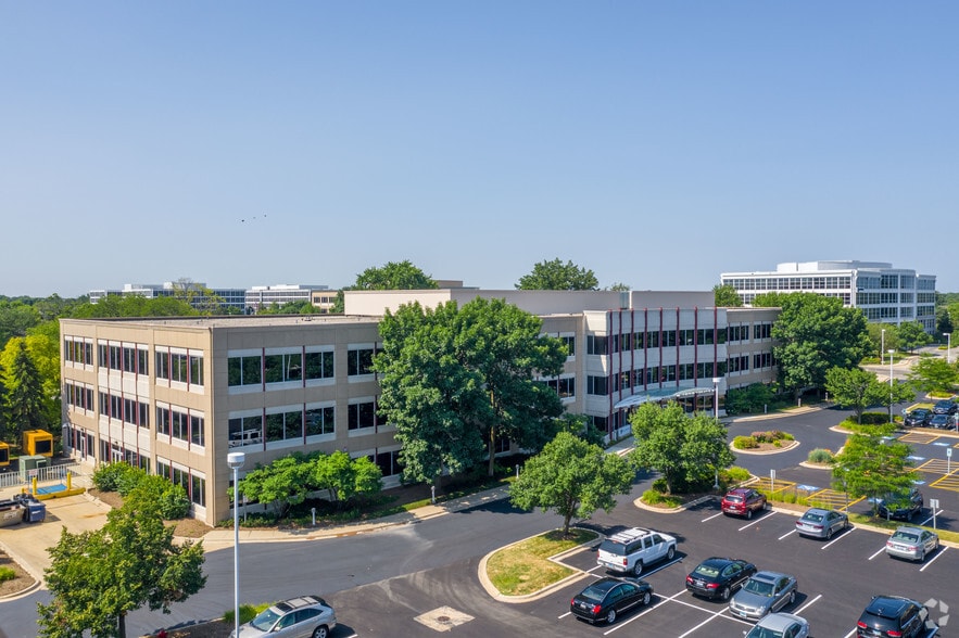 10 Parkway Blvd N, Deerfield, IL for lease - Building Photo - Image 2 of 16