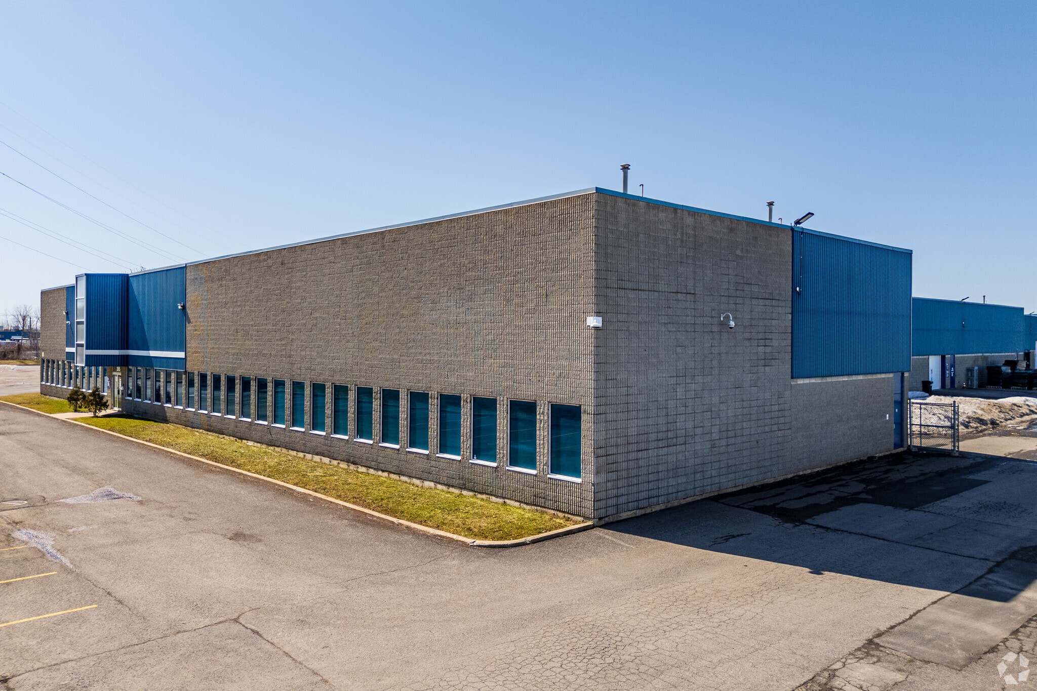 265 Ch Du Tremblay, Boucherville, QC for sale Primary Photo- Image 1 of 1