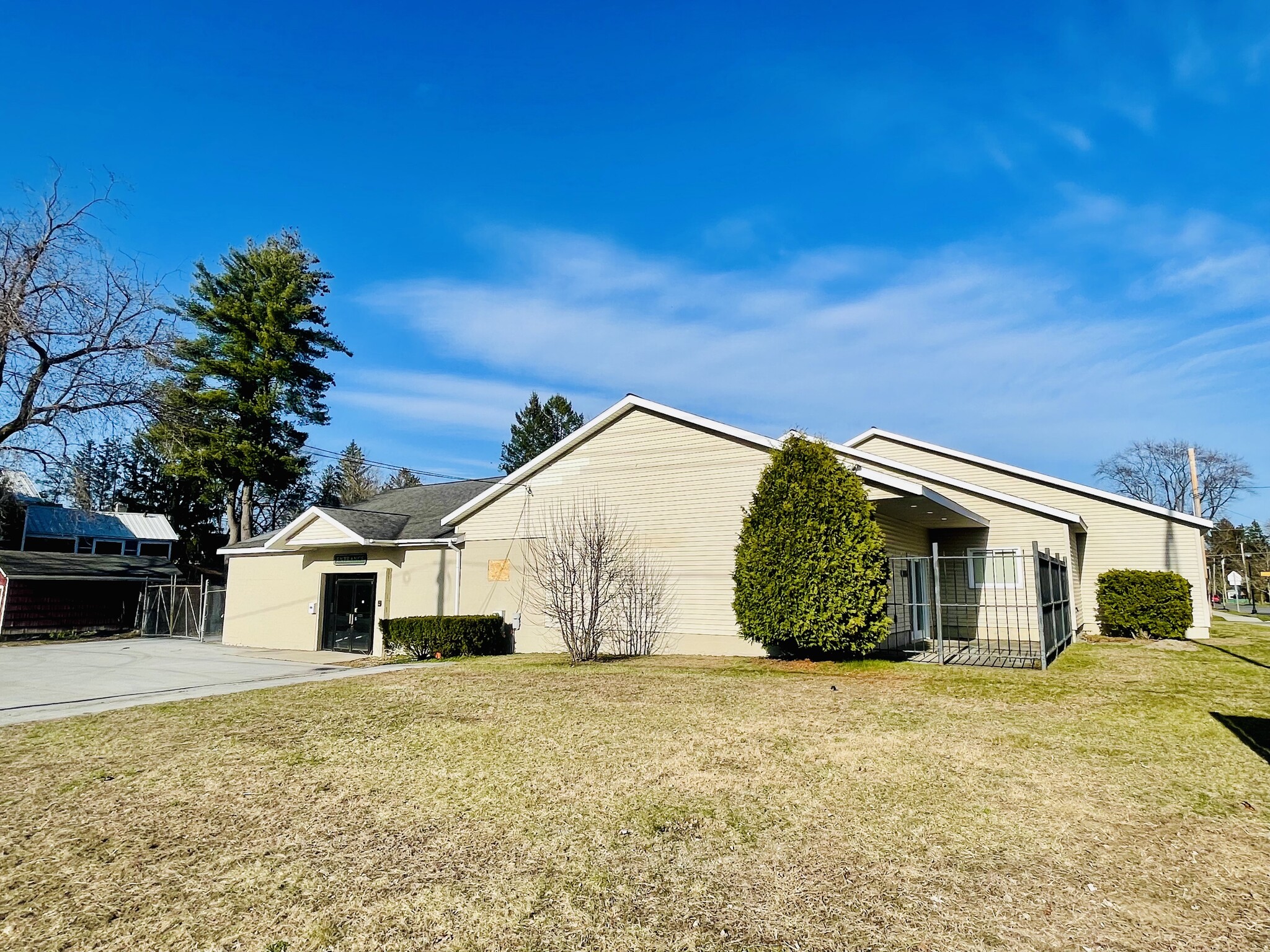 221 W Circular St, Saratoga Springs, NY for lease Building Photo- Image 1 of 35