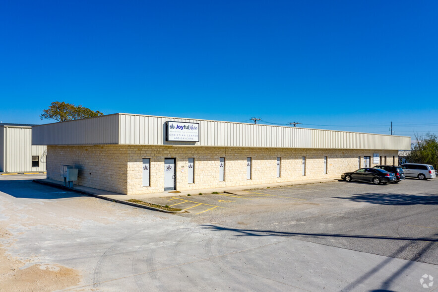 103 Center Point Rd, San Marcos, TX for lease - Building Photo - Image 2 of 13