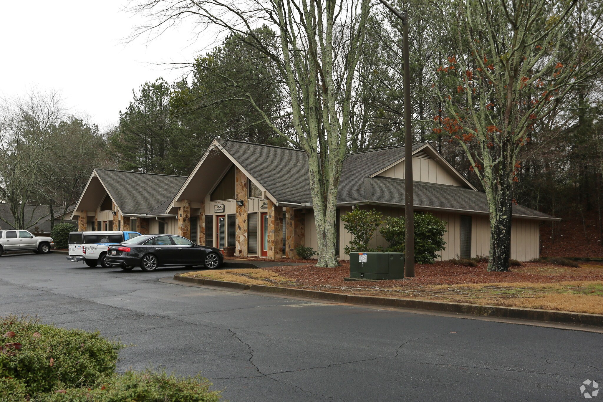 11285 Elkins Rd, Roswell, GA for sale Primary Photo- Image 1 of 1