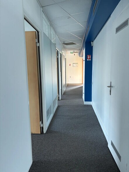 33 Avenue De Wagram, Paris for lease - Interior Photo - Image 3 of 8