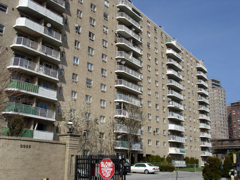 2955 Shell Rd, Brooklyn, NY for lease - Building Photo - Image 2 of 2