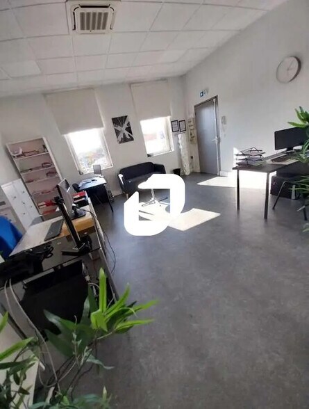 Retail in Bruges for sale - Interior Photo - Image 1 of 5