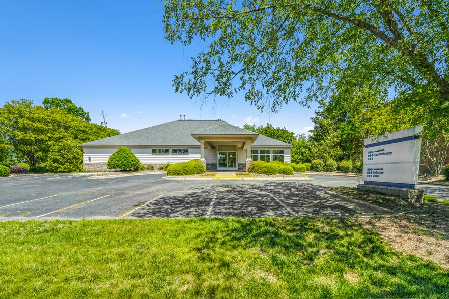 700 Sunset Ave, Asheboro, NC for lease - Building Photo - Image 1 of 15