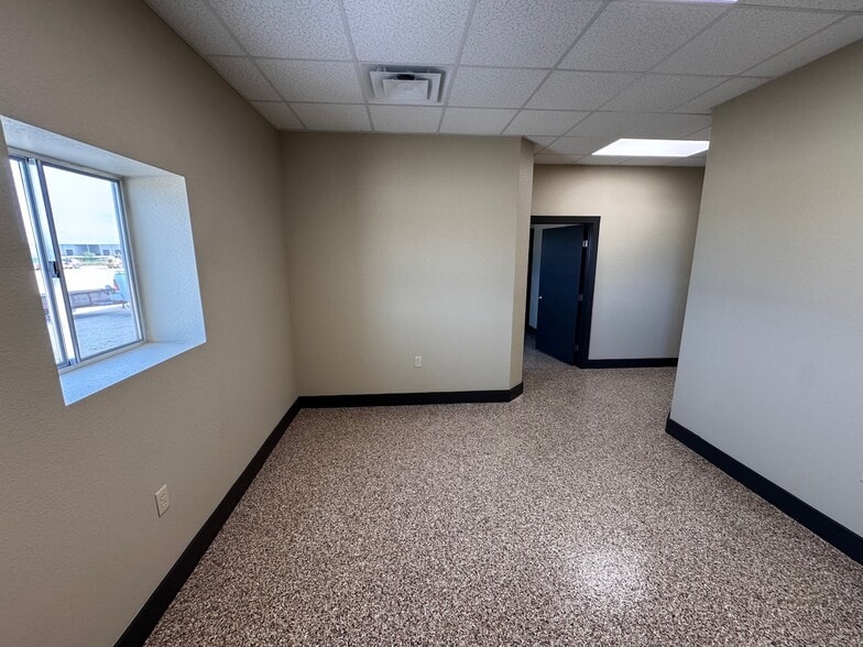 772 County Road 429, Pleasanton, TX for lease - Building Photo - Image 3 of 17