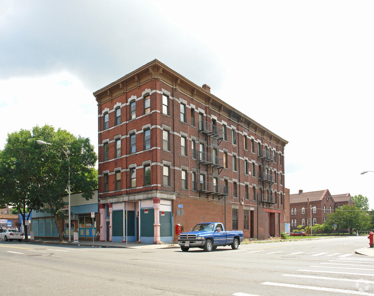 398-400 Main St, Holyoke, MA for sale - Primary Photo - Image 1 of 1