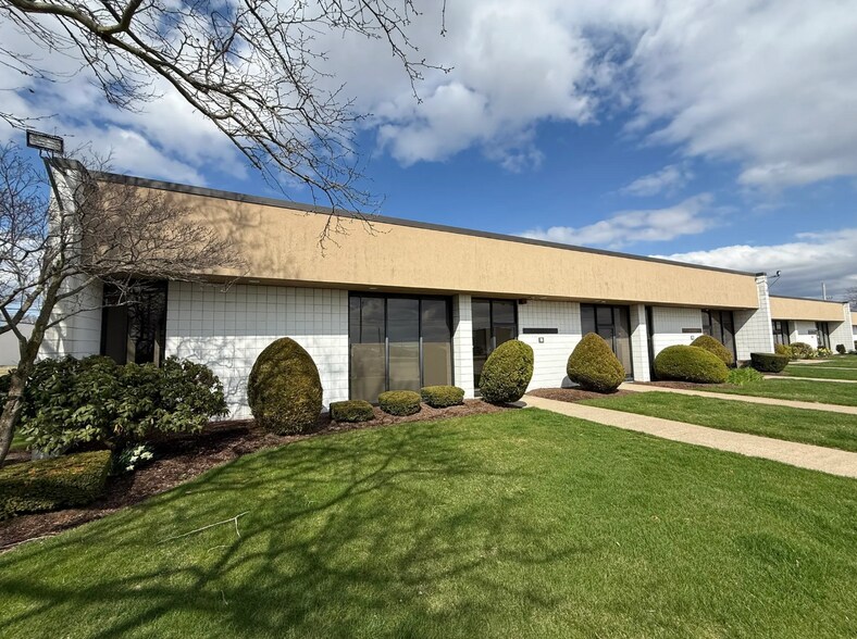 205 Hallene Rd, Warwick, RI for sale - Building Photo - Image 1 of 1