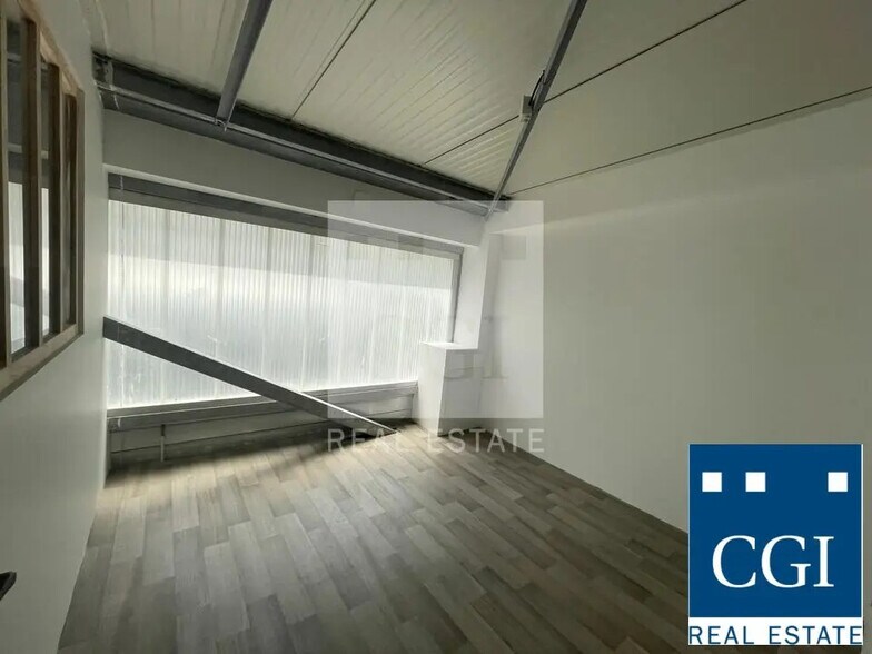 Flex in Fontaine for lease - Interior Photo - Image 3 of 4