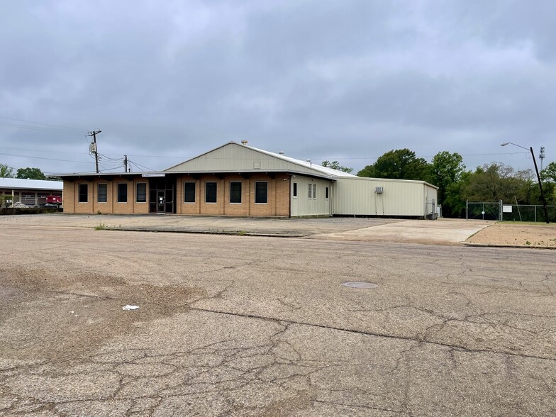 2689 Livingston Rd, Jackson, MS for sale - Building Photo - Image 1 of 28