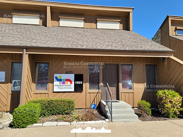 1605 SW 37th St, Topeka, KS for sale - Building Photo - Image 1 of 1