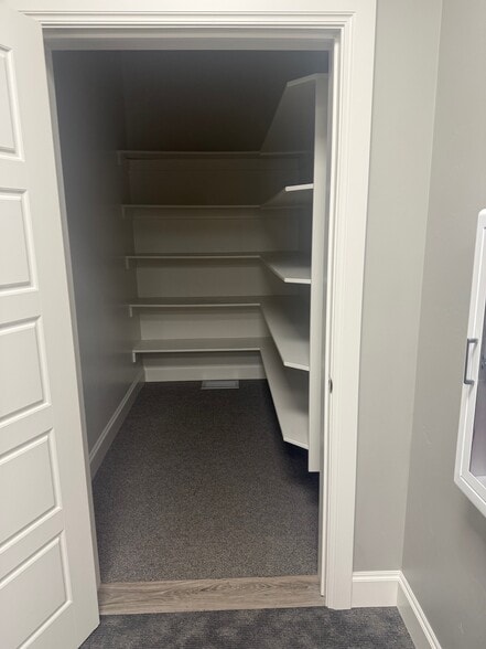 3729 Woodking Dr, Idaho Falls, ID for lease - Building Photo - Image 2 of 8