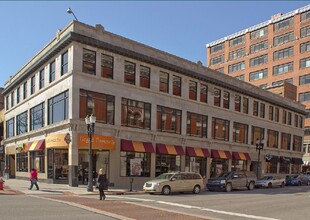 200 S Washington Sq, Lansing, MI for lease Building Photo- Image 1 of 9