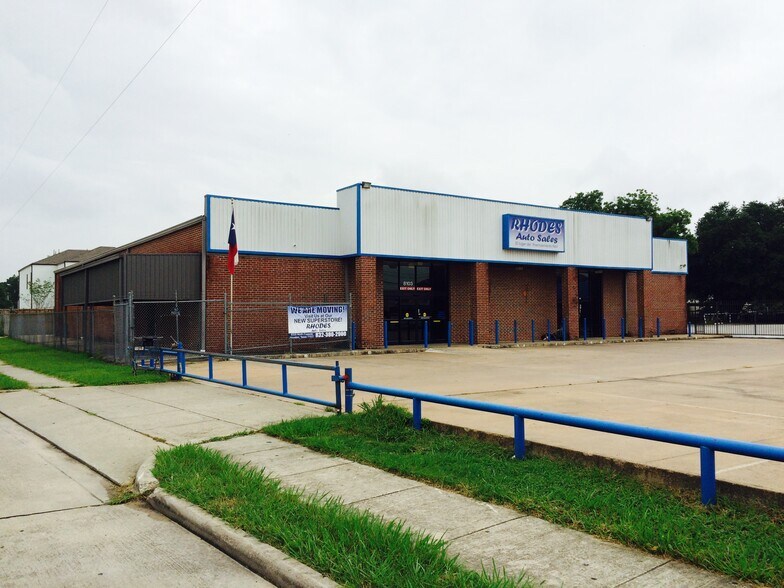 8103 Long Point Rd, Houston, TX 77055