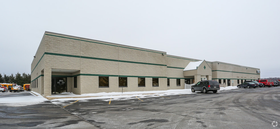 6510 Aurora Rd, West Bend, WI for lease - Building Photo - Image 3 of 3