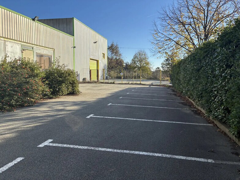 Flex in Le Muy for lease - Building Photo - Image 3 of 4