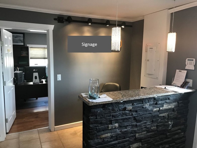 4212 Hewlett Dr, Red Deer County, AB for sale - Interior Photo - Image 2 of 18