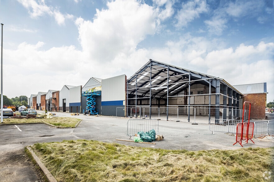 Warth Rd, Bury for lease - Primary Photo - Image 1 of 2