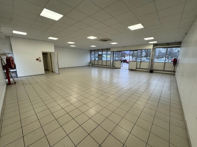 Retail in Échirolles for lease - Interior Photo - Image 3 of 6