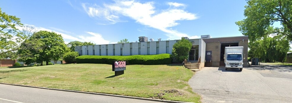 200 Engineers Rd, Hauppauge, NY for sale - Building Photo - Image 1 of 1