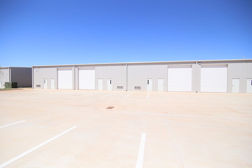 120 N Rockwell Ave, Oklahoma City, OK for lease - Building Photo - Image 3 of 11