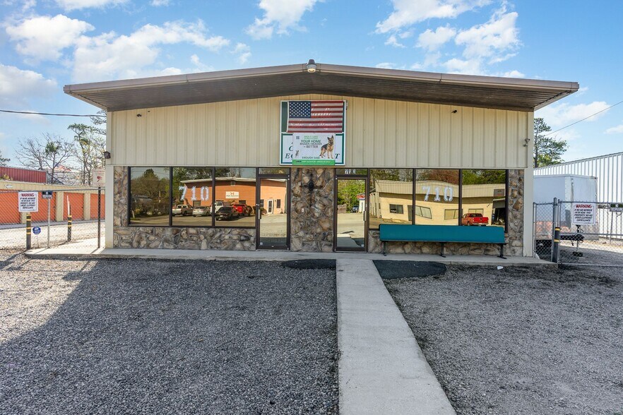 710 Sandy Ln, Surfside Beach, SC 29575