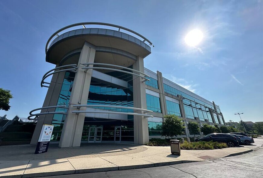 1740 Langdon Farm Rd, Cincinnati, OH for lease - Primary Photo - Image 1 of 5