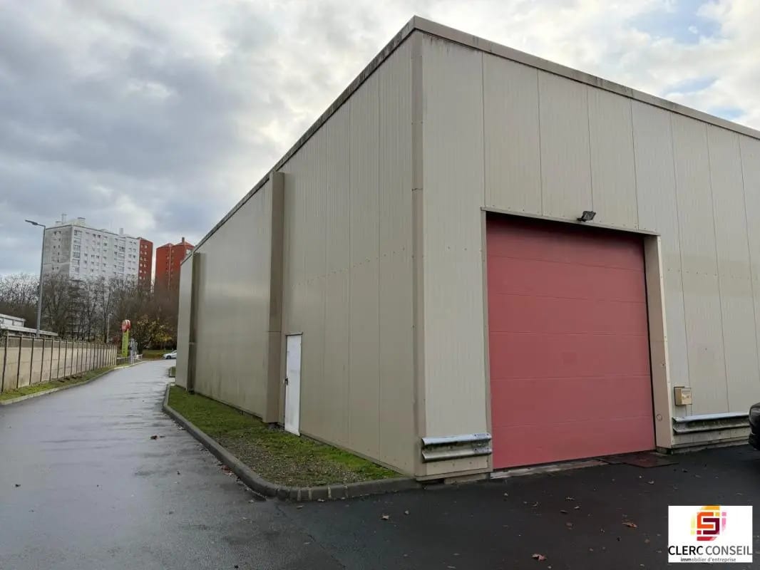 Flex in Le Grand-Quevilly for lease Building Photo- Image 1 of 8