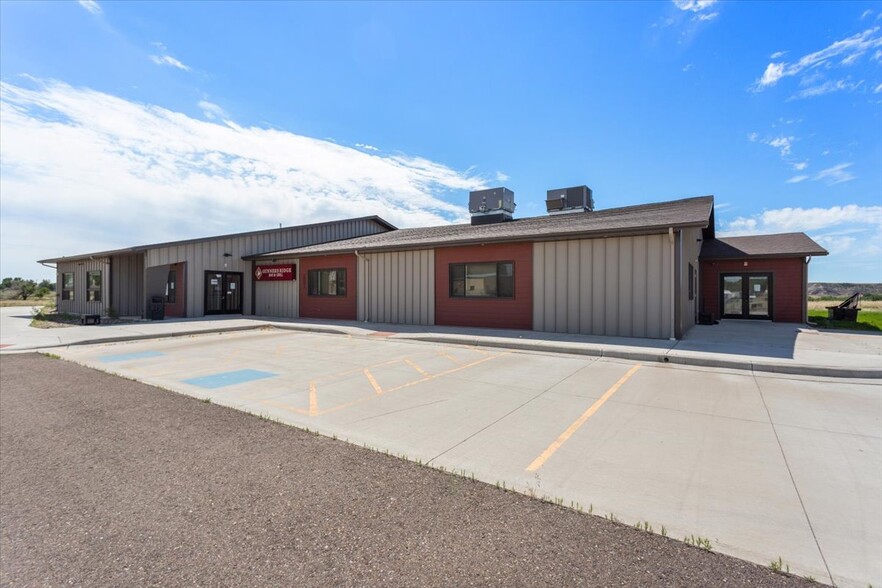 2001 Yellowstone River Dr, Glendive, MT for sale - Building Photo - Image 1 of 1