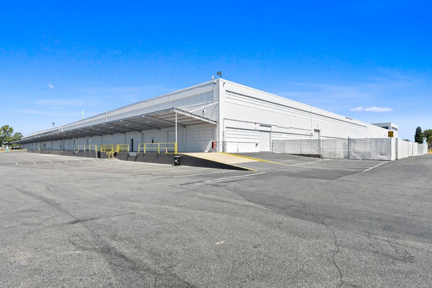 2701 S Harbor Blvd, Santa Ana, CA for lease - Building Photo - Image 3 of 7