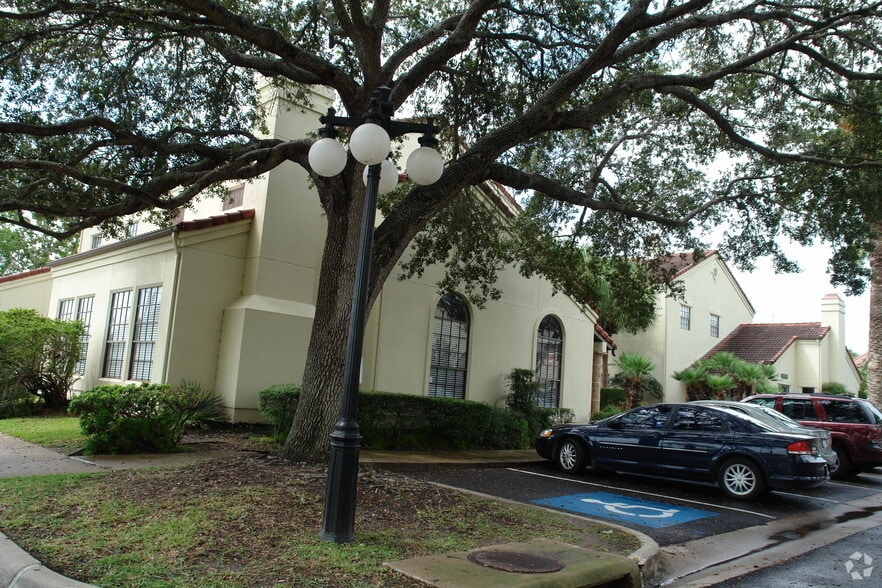 6000 S Staples St, Corpus Christi, TX for lease - Building Photo - Image 2 of 9