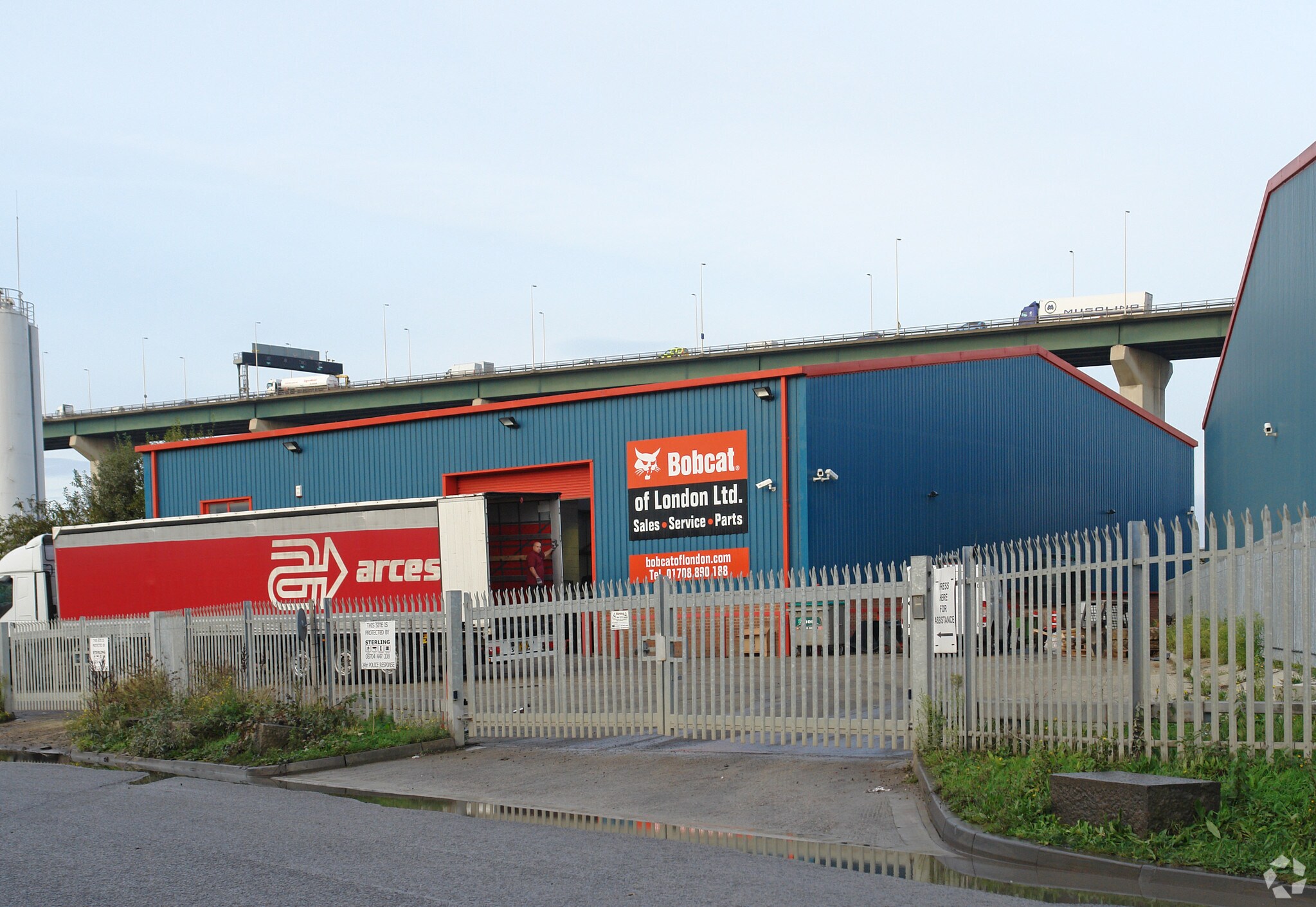 Oliver Clos, Grays for sale Primary Photo- Image 1 of 1