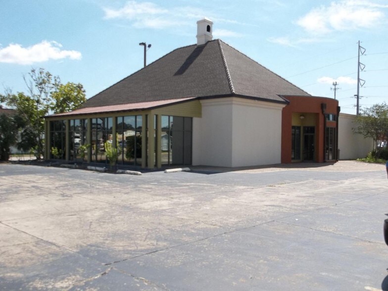 3502 Ambassador Caffery Pky, Lafayette, LA 70503